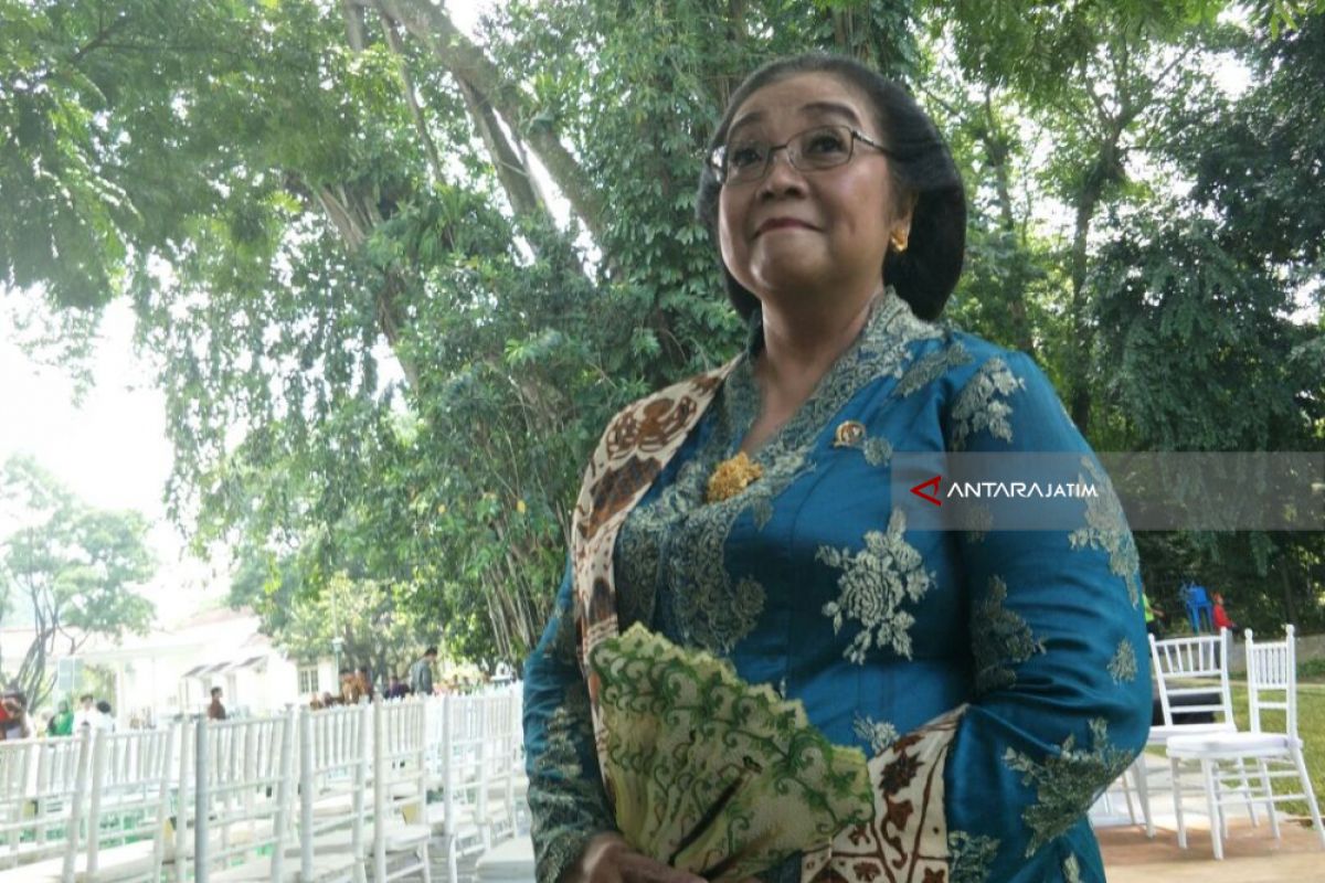 Menteri Siti Nurbaya 1,5 Jam Dandan ala Kartini (Video)