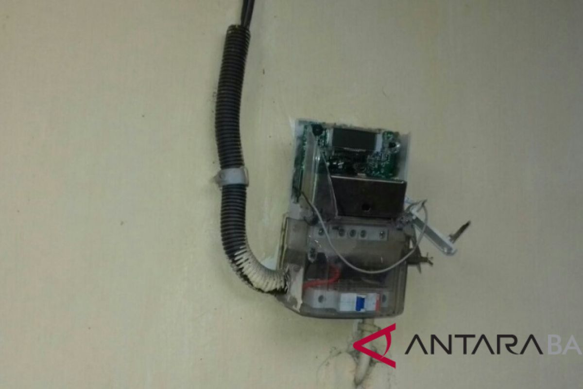 Petir rusak peralatan elektronik warga Jembrana