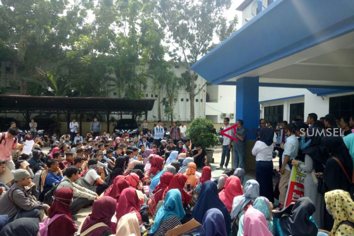 Mahasiswa UIN Raden Fatah gelar aksi soal UKT