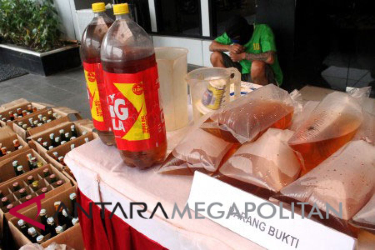 Polrestro Bekasi intensif razia minuman keras