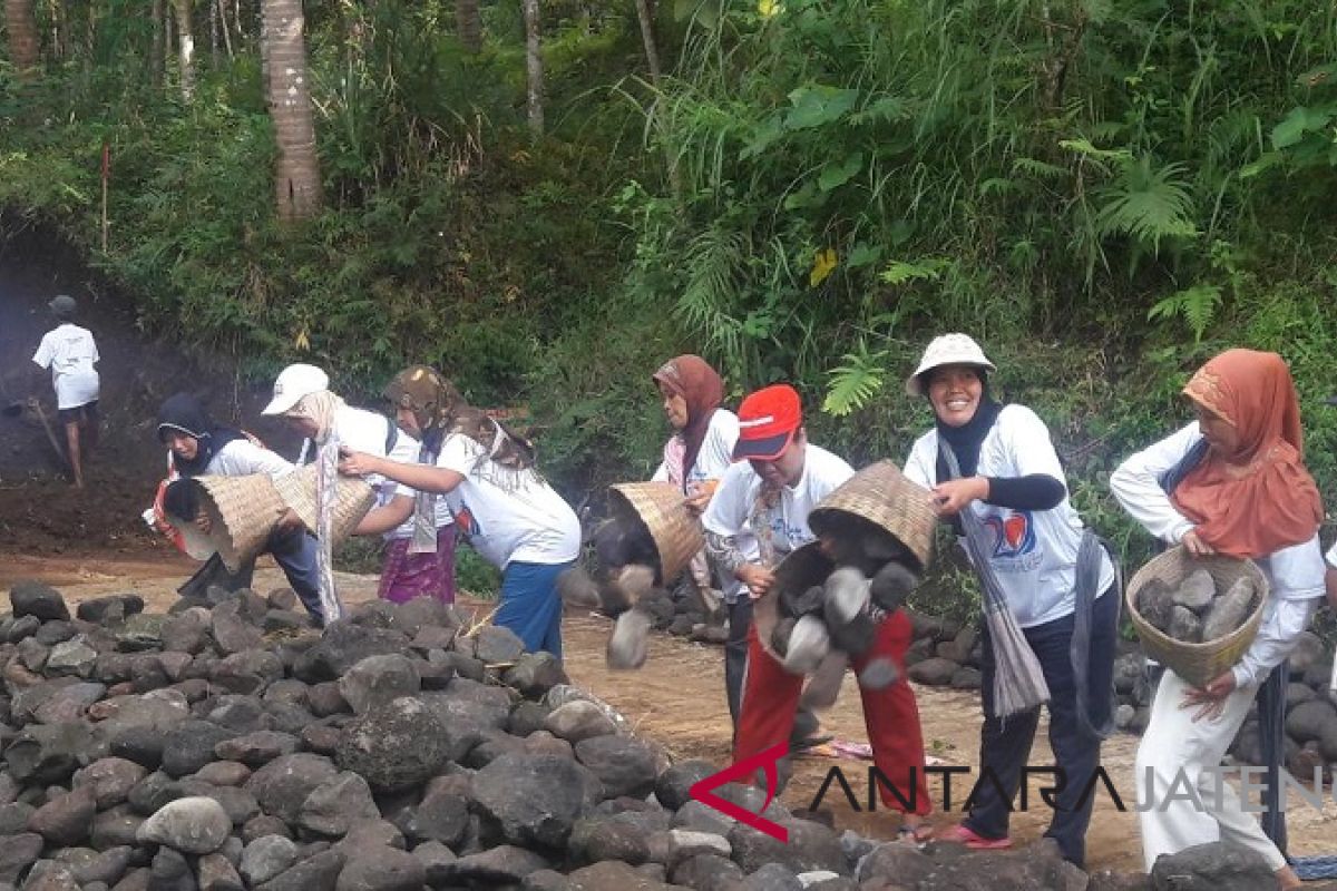 BUMN lakukan padat karya di Desa Sambeng Borobudur