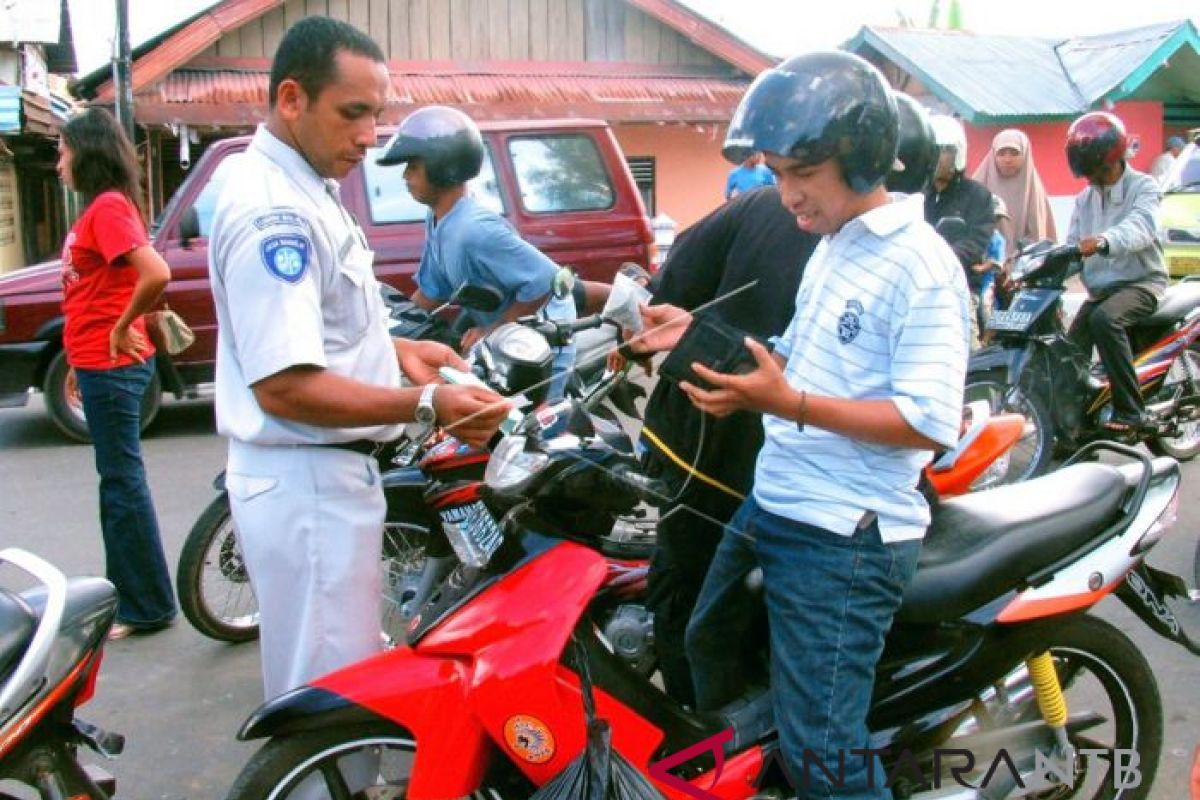 Seratusan ribu kendaraan Lombok Barat belum bayar pajak