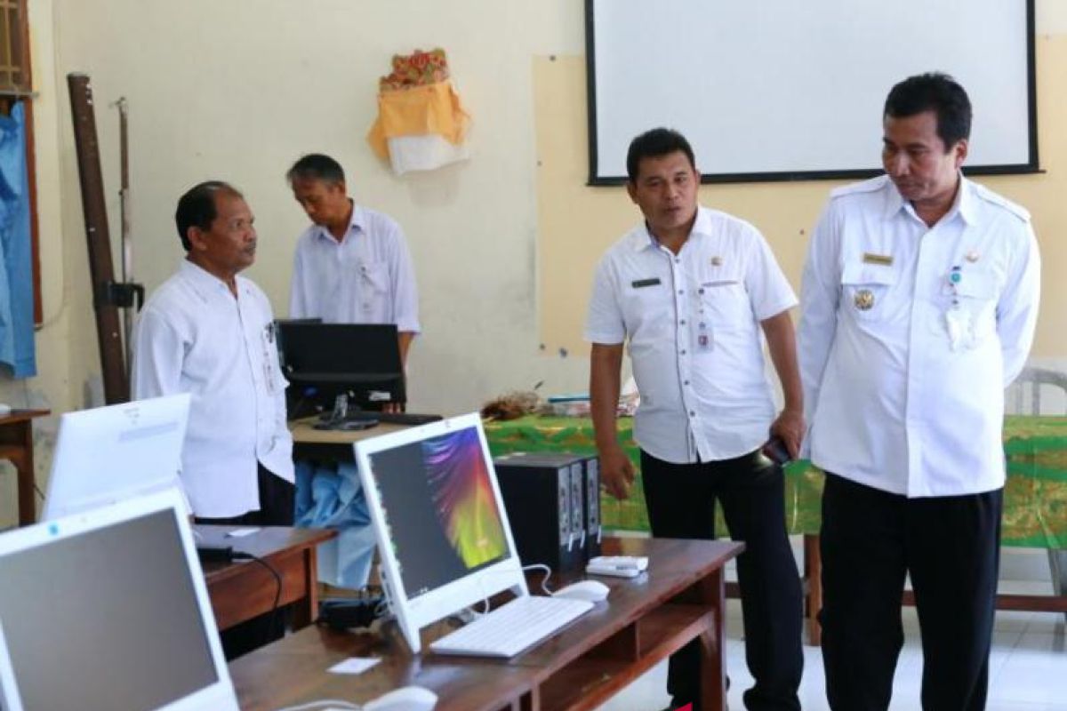 Pjs Bupati Klungkung pantau pelaksanaan USBN SMP