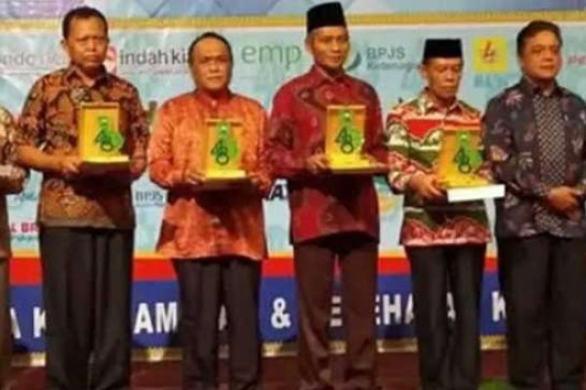 Penghargaan Walkot Dumai Sebagai pembina K3 Riau