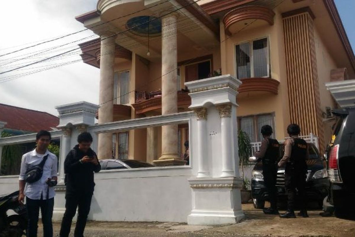 KPK geledah rumah seorang kontraktor di Jambi