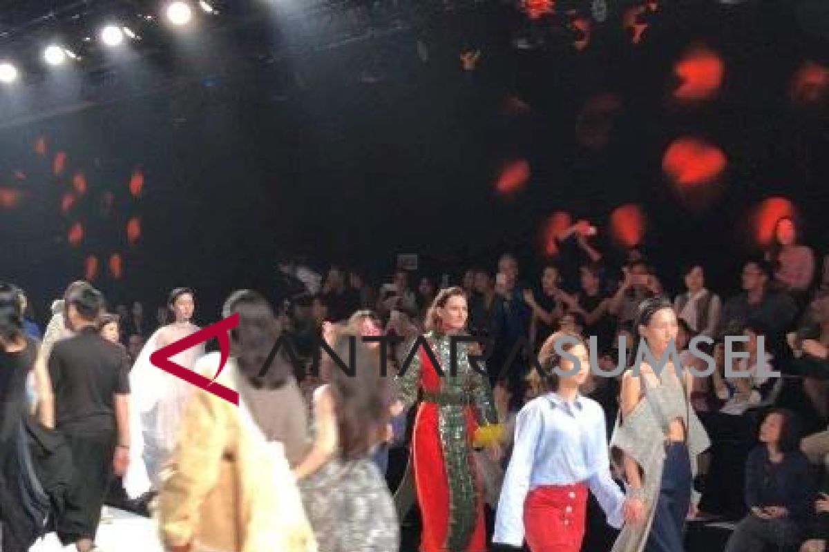 Dua pelajar Indonesia semarakkan Shanghai Fashion Week