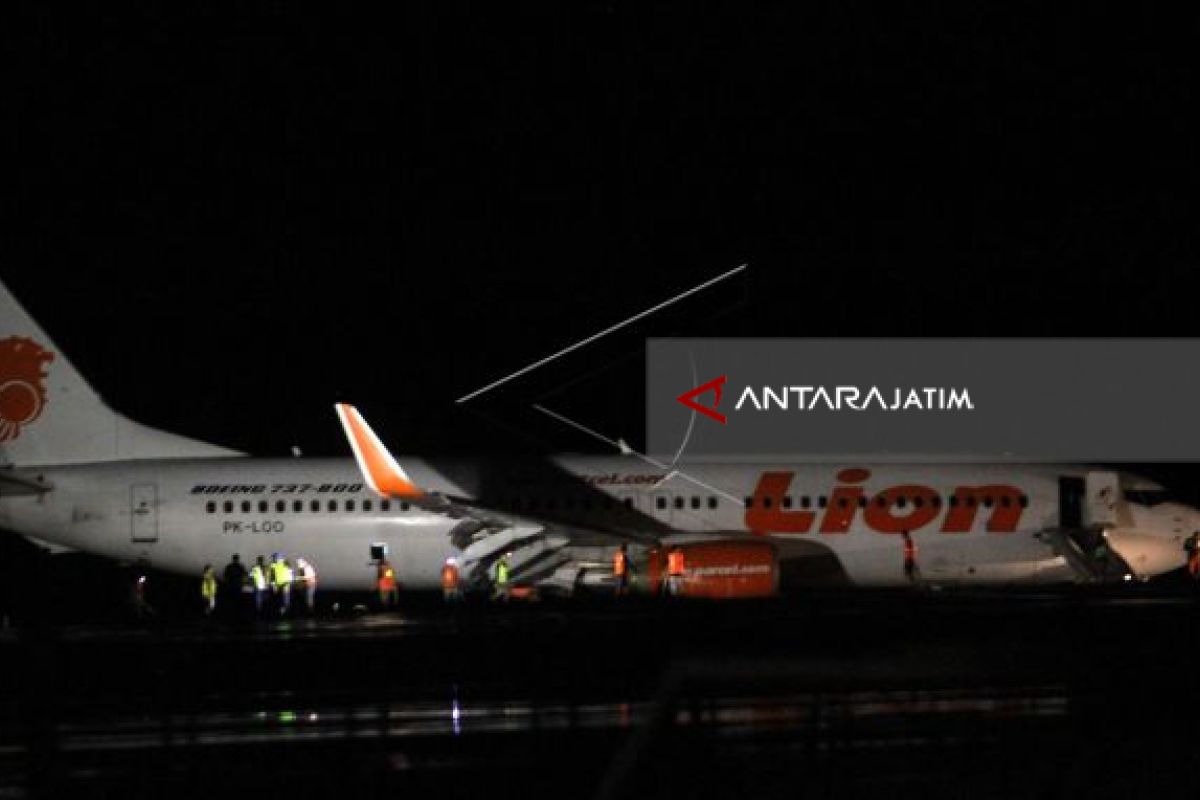 Tergelincir, Roda Depan Pesawat Lion Air Patah