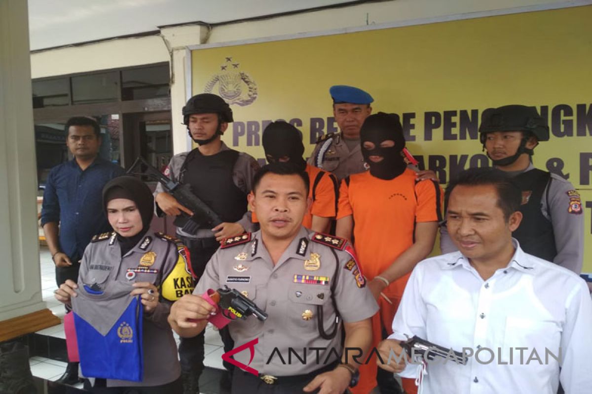 Polisi tangkap polisi gadungan bersenjata di Sukabumi