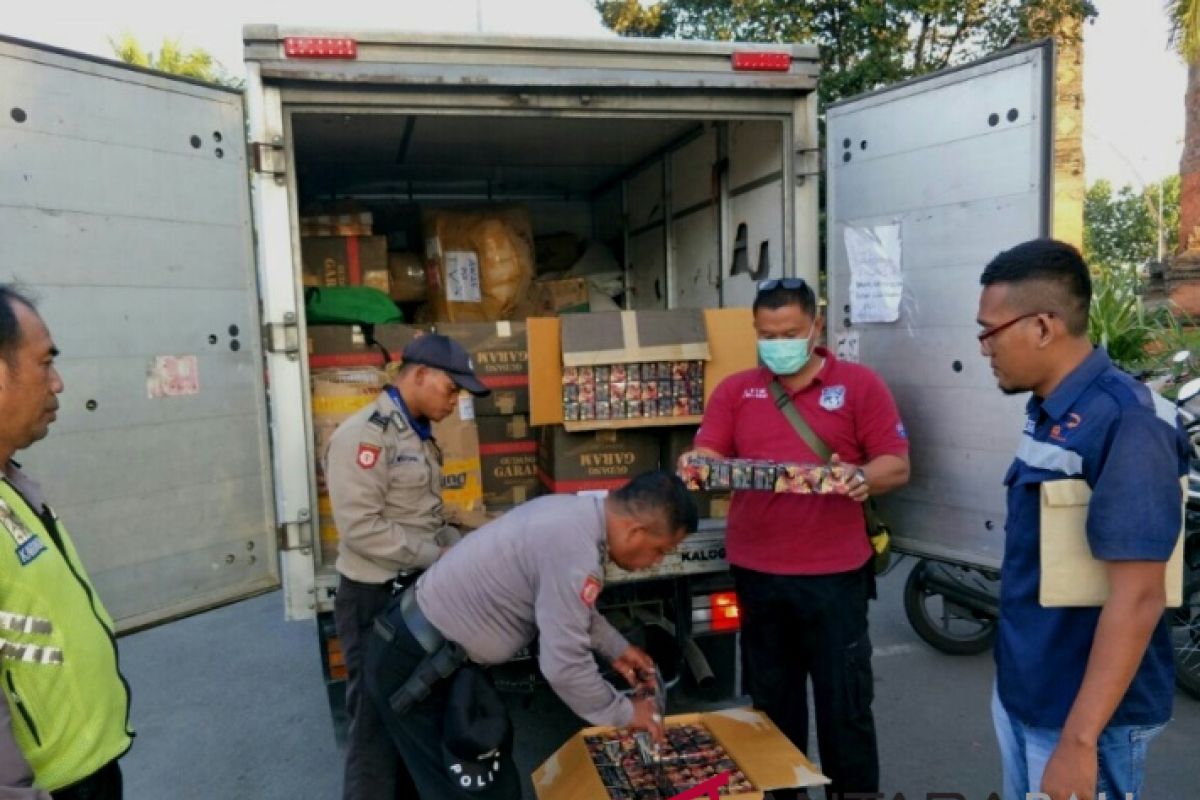 Polisi Gilimanuk sita ratusan ribu butir obat kuat ilegal