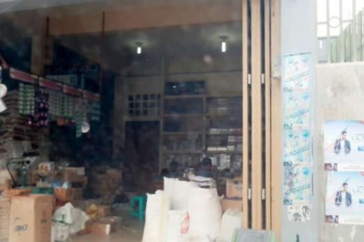 Razia, Polres Kuansing Sita 723 Botol Bir dari Sebuah Toko yang ini
