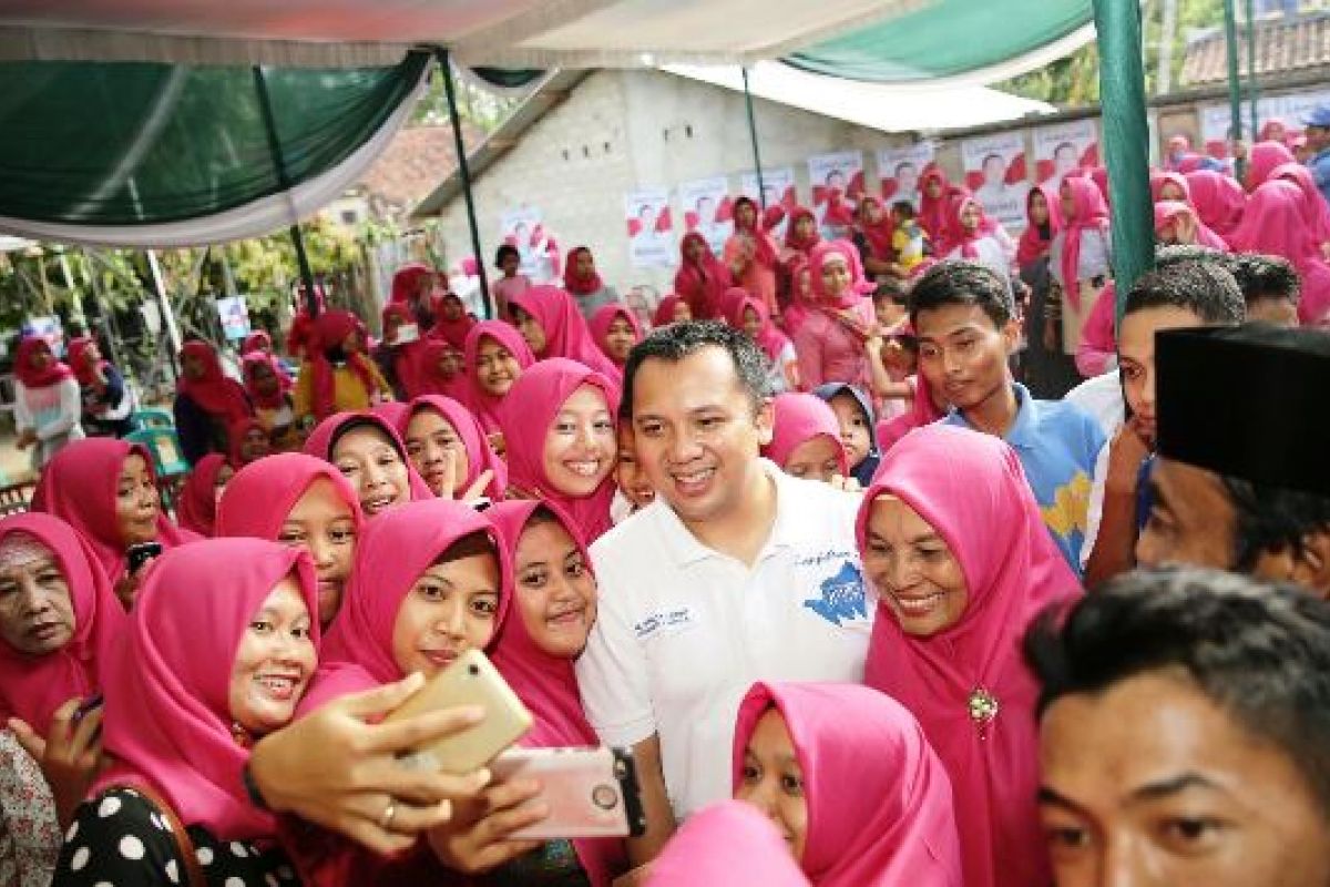 Warga berterima kasih beasiswa anak petani