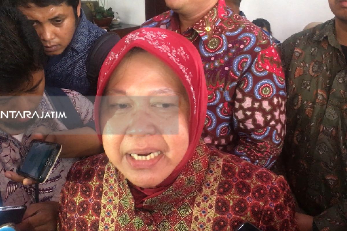 Risma Perjuangkan Tenaga K2 Surabaya Jadi PNS