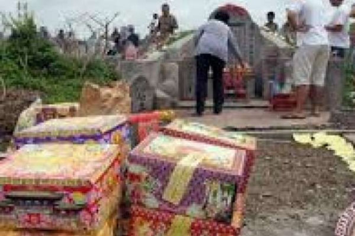 Ritual Ceng Beng, Ratusan Warga Tionghoa Sungai Pakning Padati Pemakaman