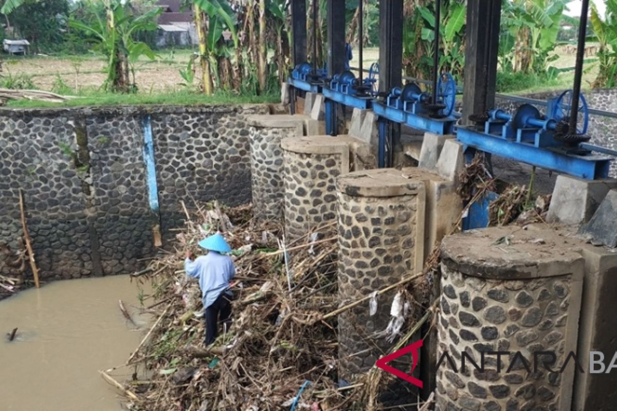 PUPR Jembrana: sampah dari masyarakat picu banjir