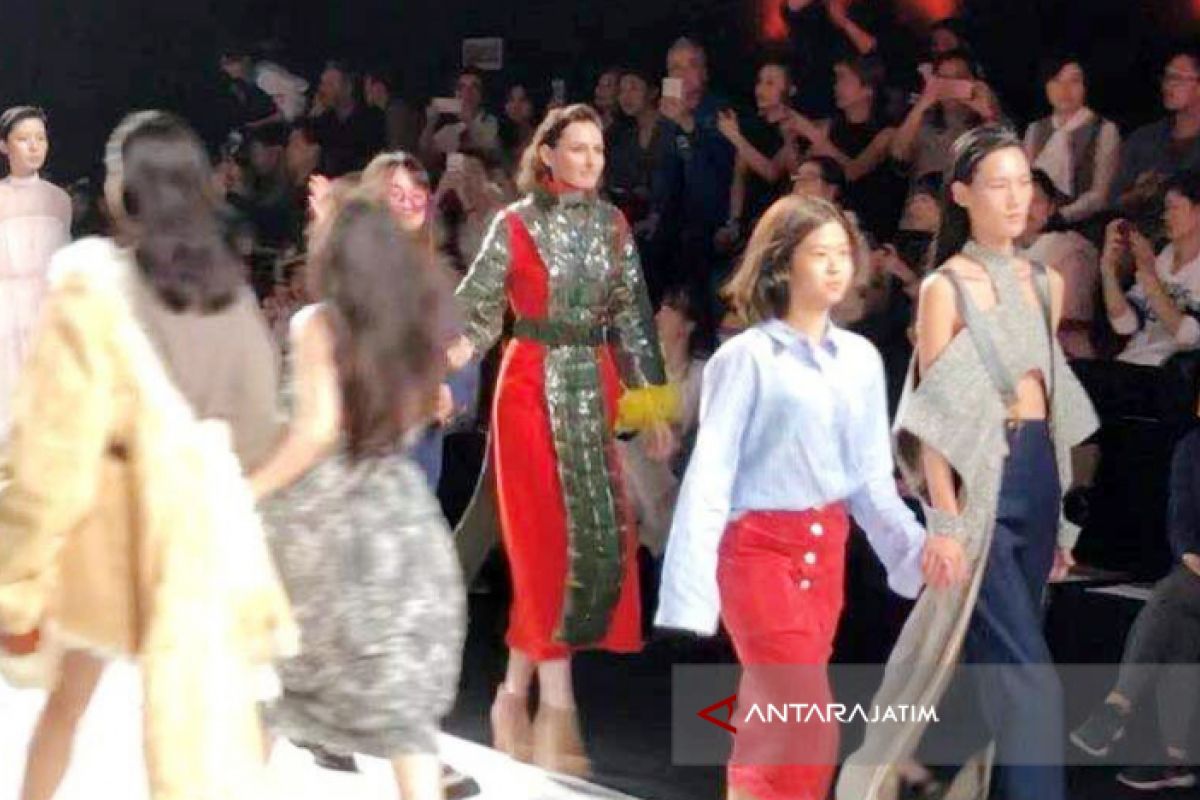 2 Indonesian Student Envliven Shanghai Fashion Week