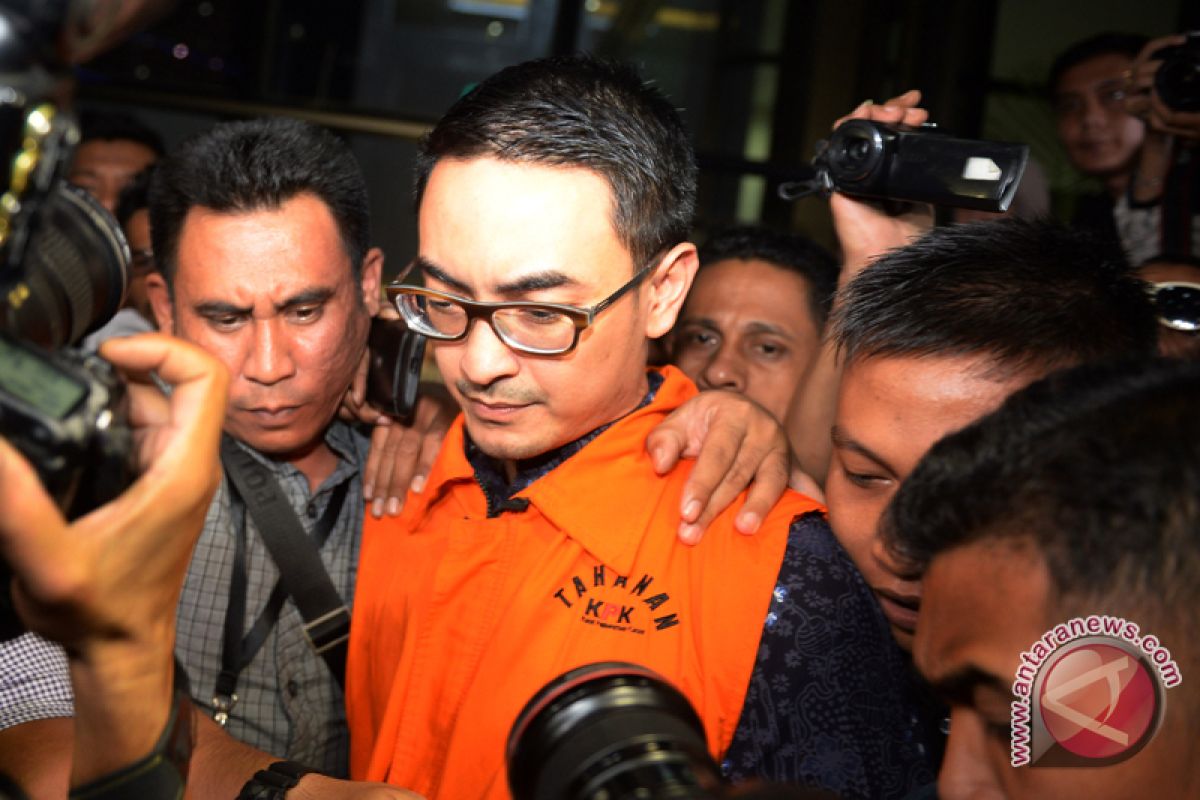 KPK finally arrests Jambi Governor Zumi Zola