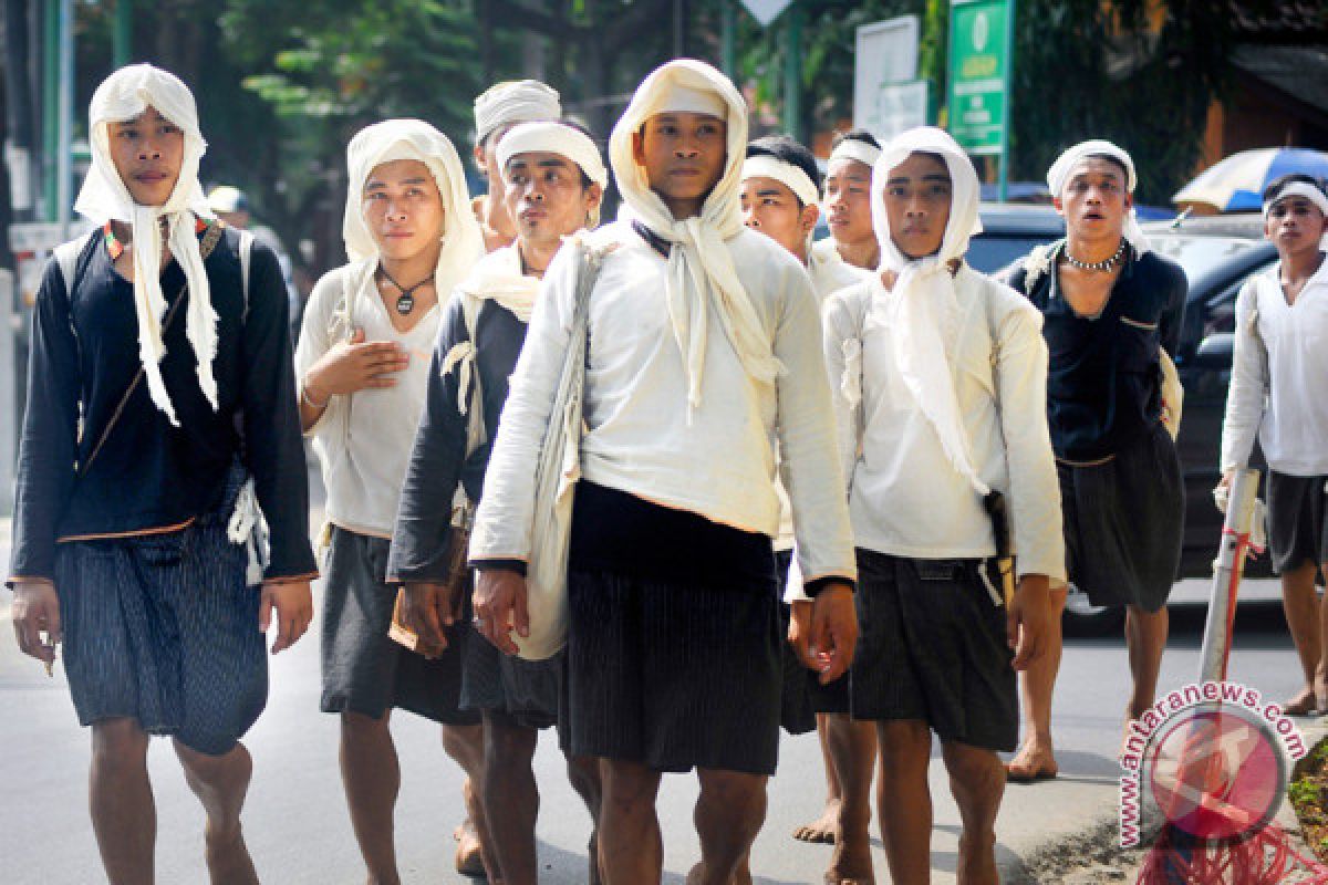 BUMN Hadir - Peserta SMN peduli kebersihan kawasan Baduy