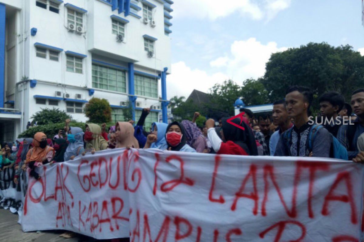 Mahasiswa UIN Raden Fatah tuntut Rektorat batalkan bangun gedung 8 lantai