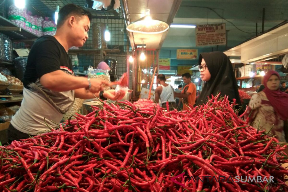 Pasokan mulai lancar, harga cabai merah di Padang turun