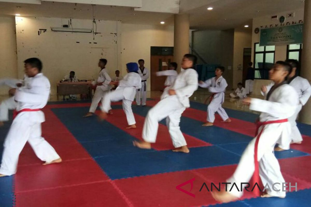 205 taekwondoin jalani ujian kenaikan tingkat