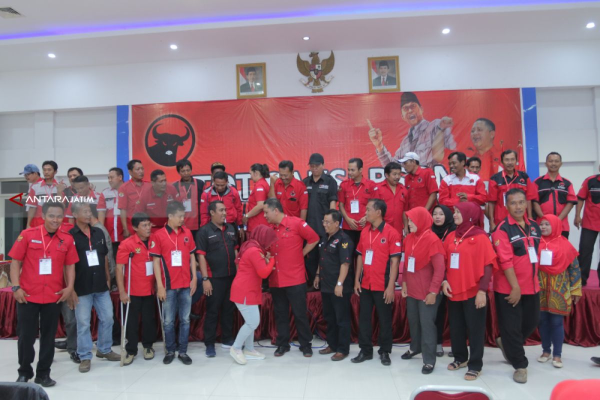 PDI Perjuangan Surabaya Kukuhkan 200 Tentara Partai