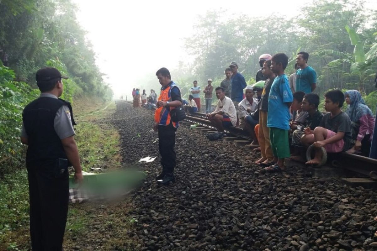 Seorang petani Banyumas tewas tertabrak kereta api