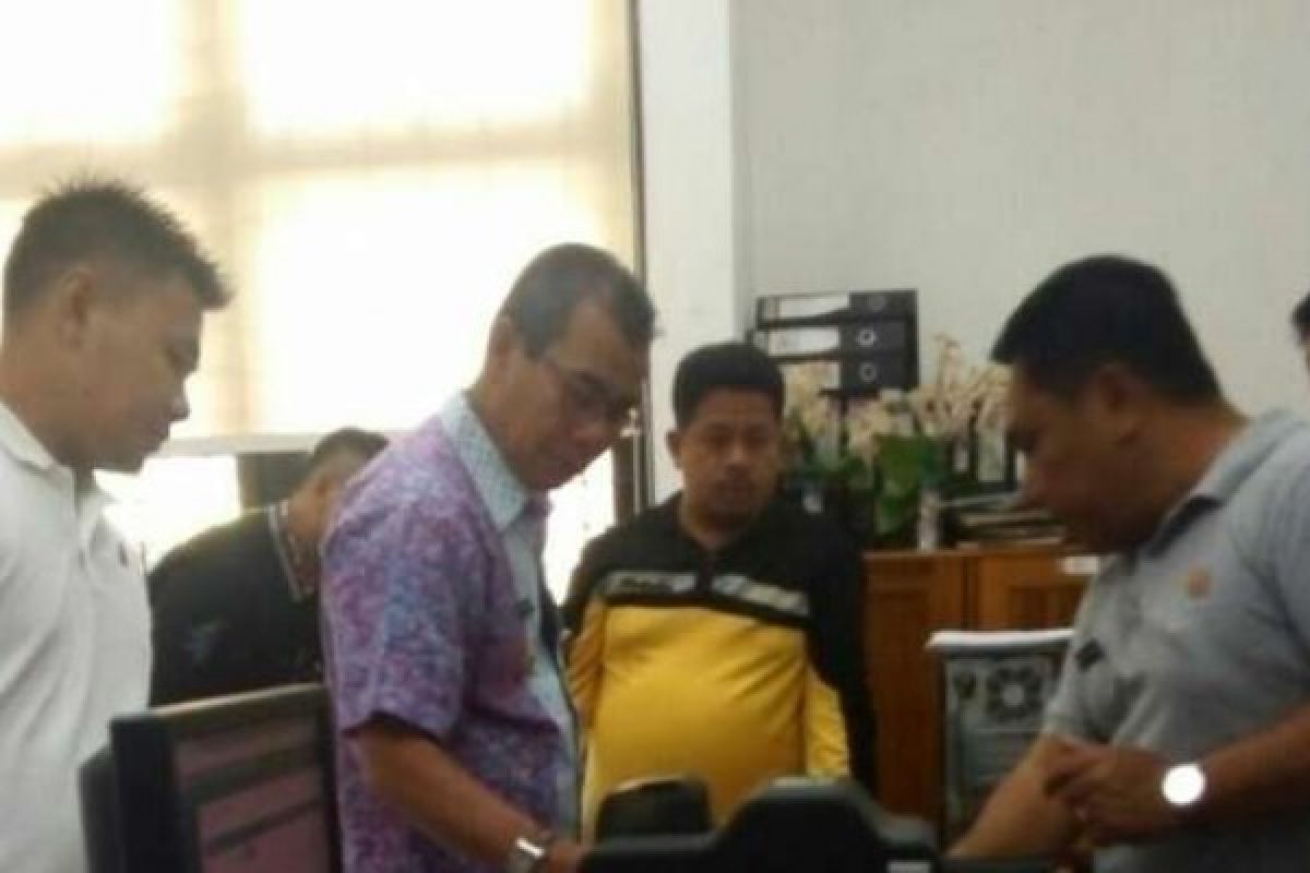 Tinjau Standar Pemenuhan Layanan Publik, Bupati Kuansing Datangi OPD