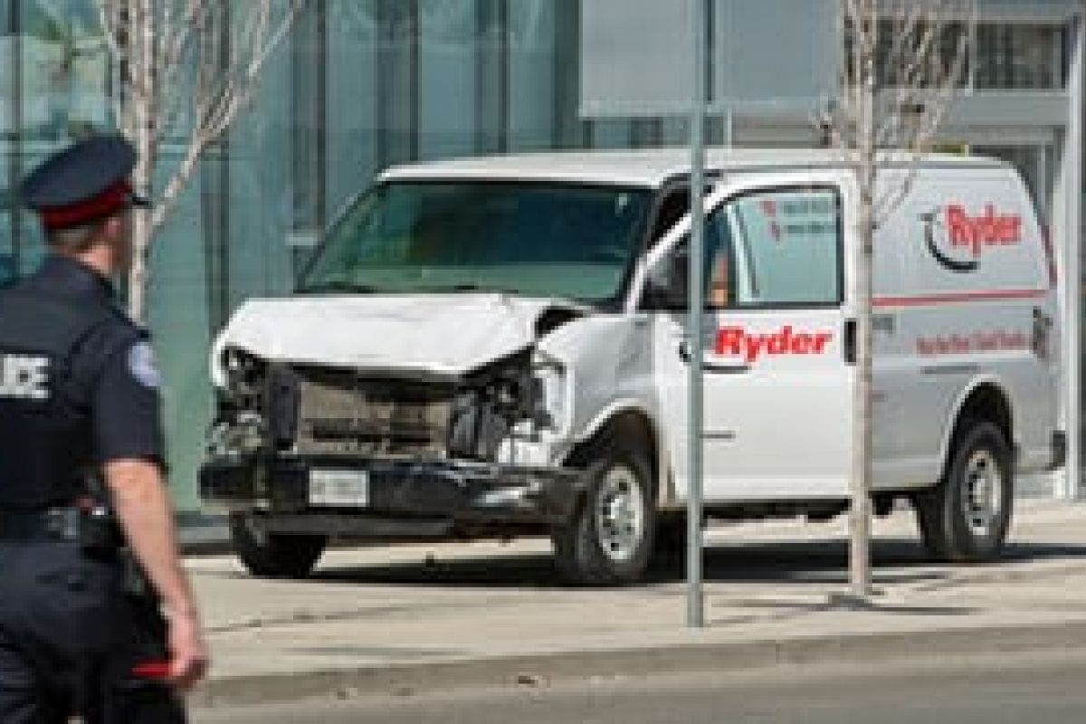 Mobil Tabrak Pejalan Kaki di Torontalo, 9 Tewas