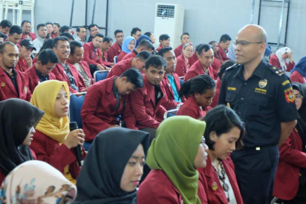 Mahasiswa Hukum Janabadra Yogyakarta berlajar bea cukai