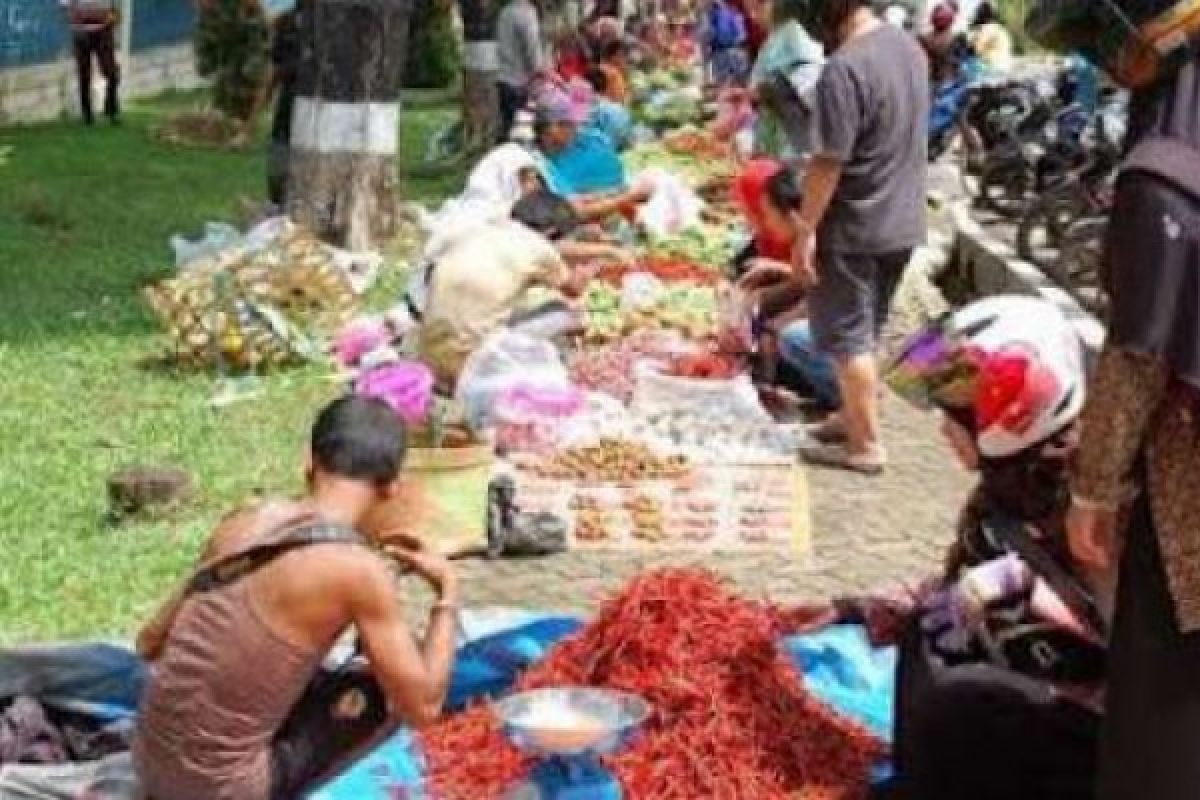   Pasokan Berlimpah, Harga Cabai dan Bawang Turun di Pekanbaru