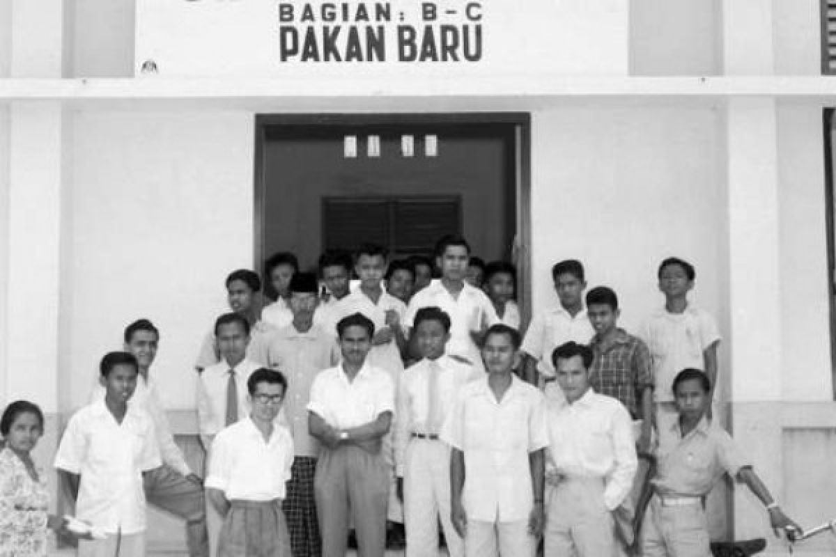  Peringatan Hari Kebangkitan Nasional, Pendirian SMA 1 Pekanbaru Tahun 1957, Tonggak Sejarah Pendidikan Riau