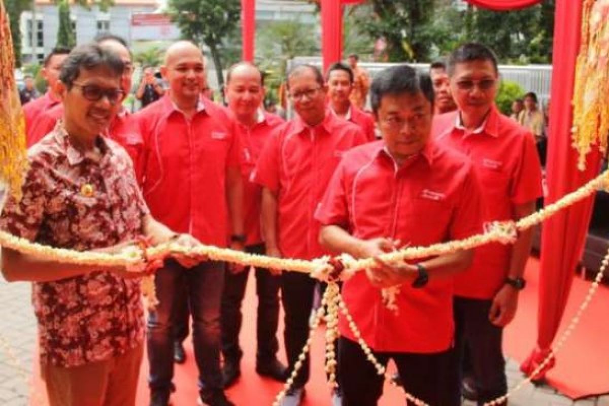  Telkomsel Resmikan "Telkomsel Smart Office'" Branch Padang