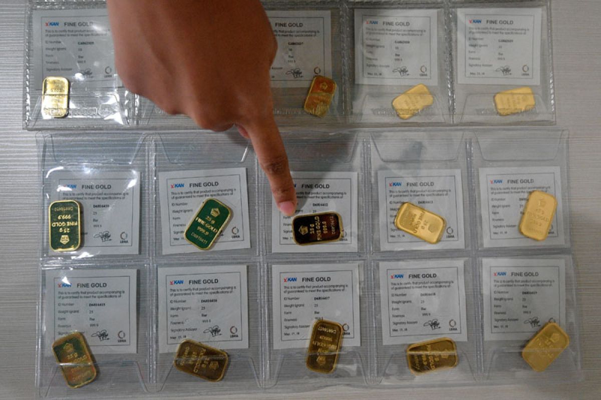 Pelemahan rupiah picu kenaikan penjualan emas Antam