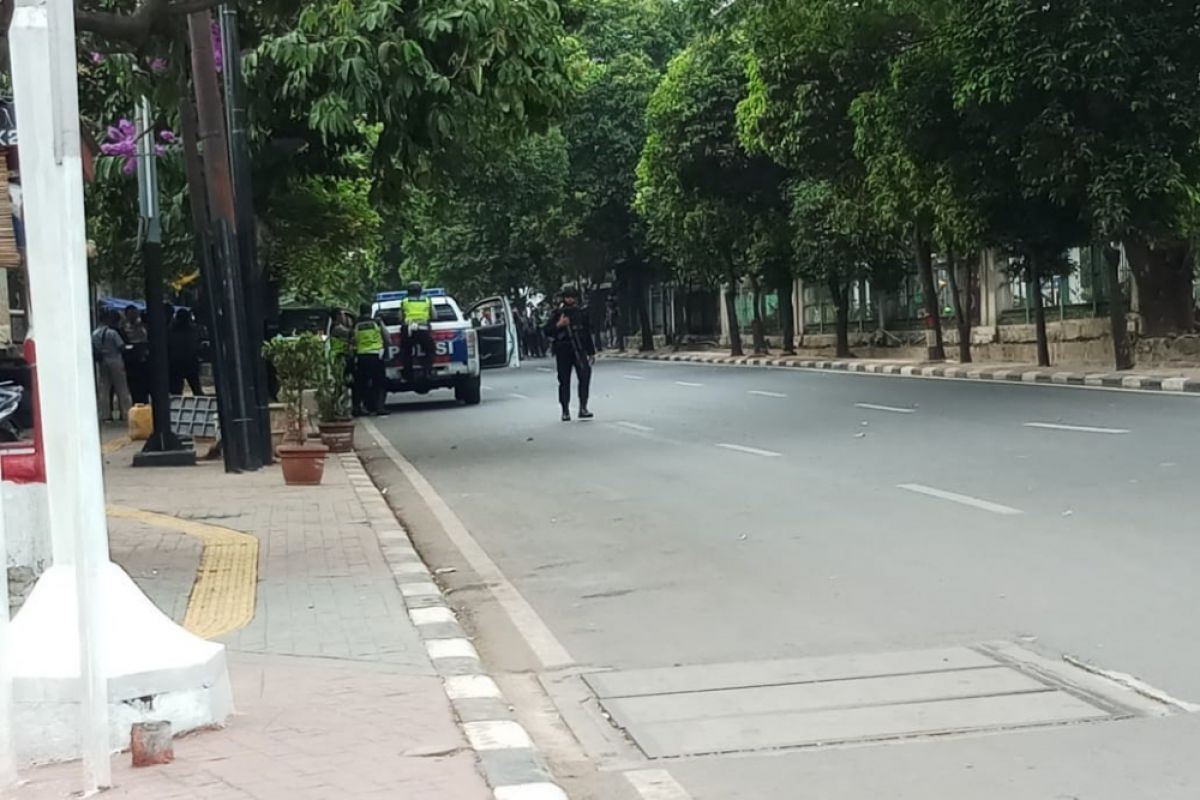 Di Surabaya, polisi baku tembak dengan teroris