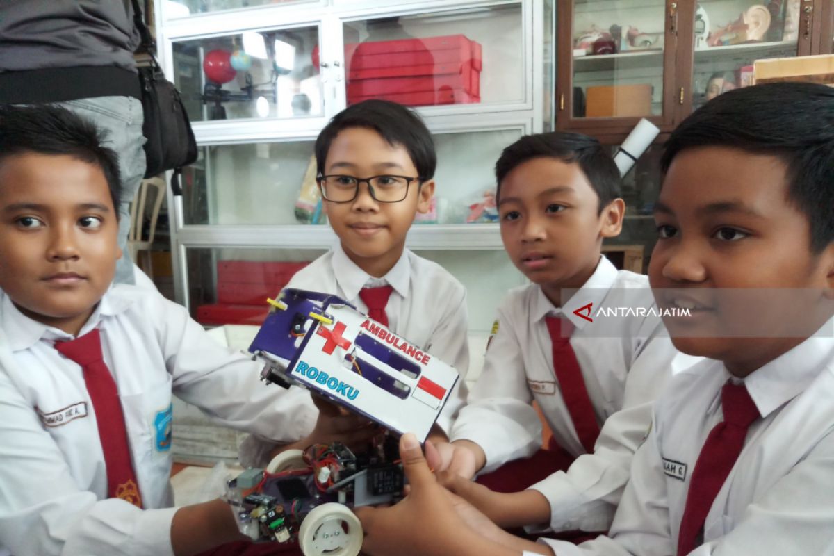 SD Muhammadiyah 4 Surabaya Juarai Kompetisi Robot Internasional
