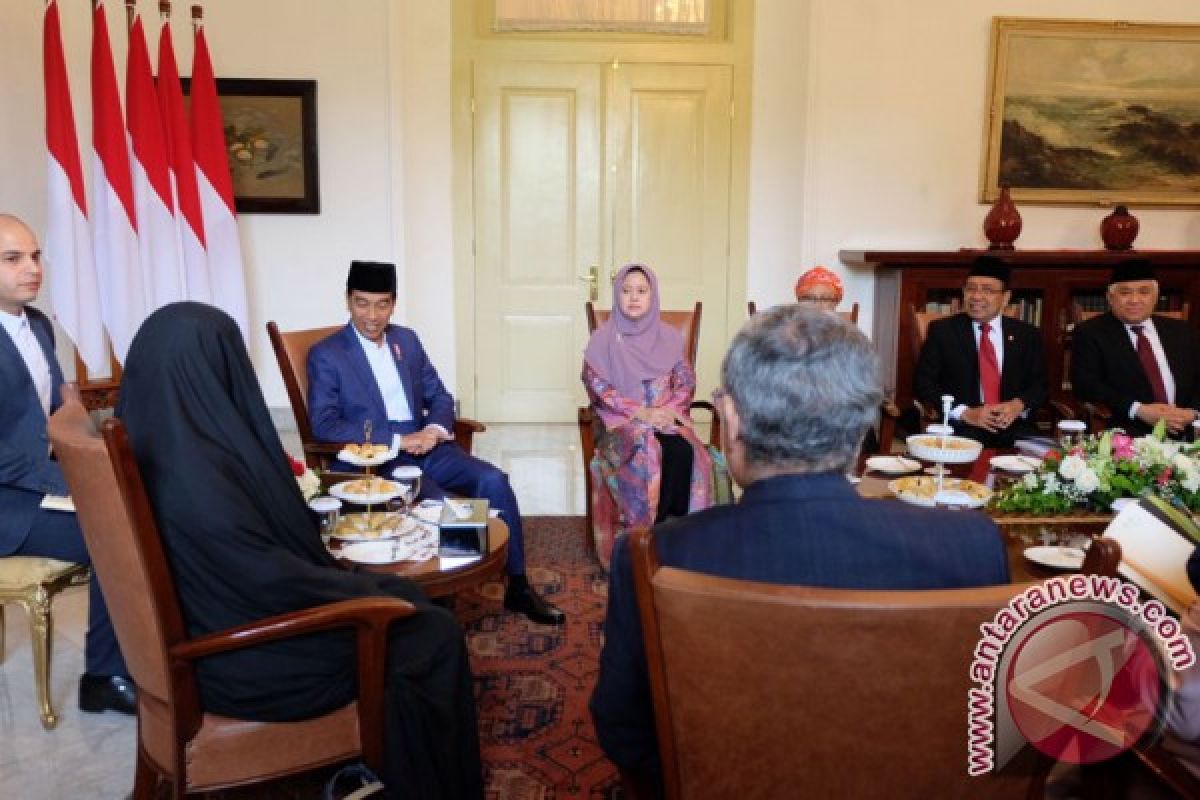 Jokowi meets vice president of Iran