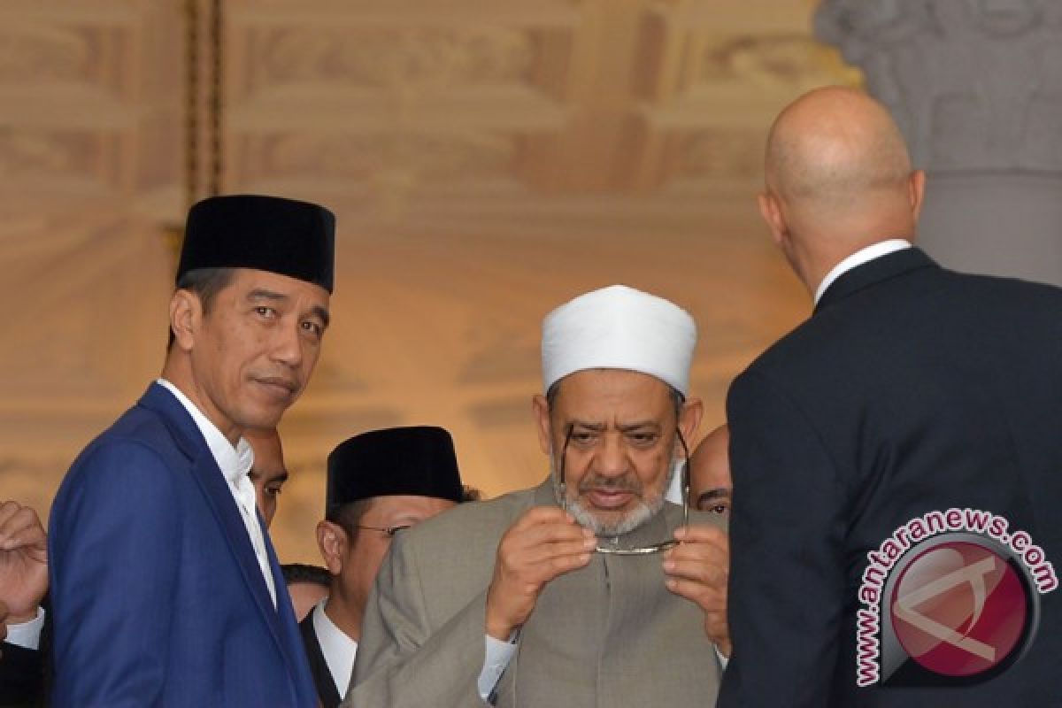 Jokowi calls on ulemas to unite to spread Wasathiyah Islam