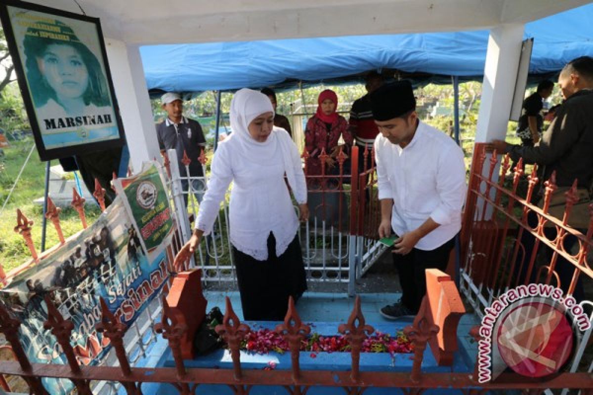 Khofifah ziarahi makam Marsinah tepat di May Day