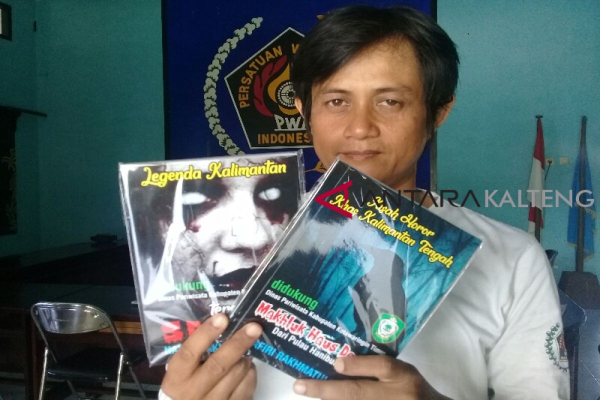 Ini buku karya penulis lokal Sampit yang ramai diburu pembaca