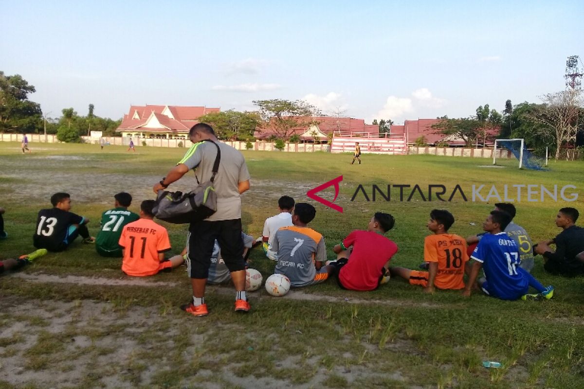 Stadion ini diusulkan dibenahi berstandar nasional dengan biaya Rp150 miliar