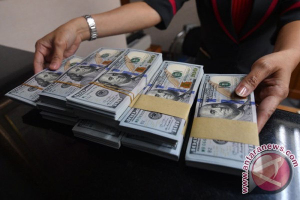 Rupiah ditutup melemah dibayangi sentimen perang dagang