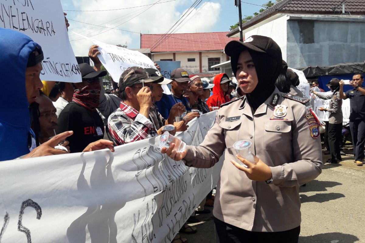 Polres Tabalong amankan aksi demo Ke Panwaslu
