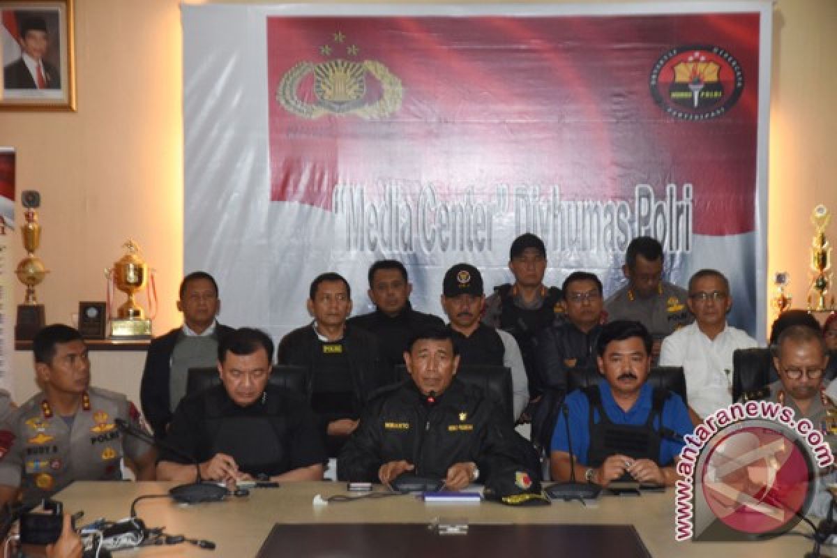 Wiranto: 10 tahanan teroris diserbu dulu baru menyerah