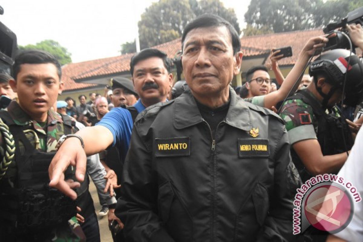 Wiranto tegaskan polisi beri ultimatum bukan bernegosiasi