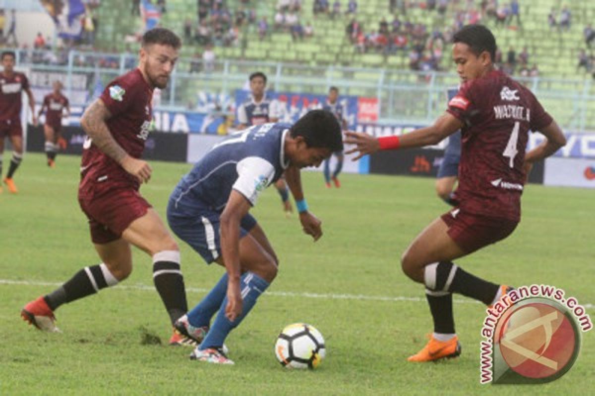 Arema FC gagal keluar dari zona degradasi