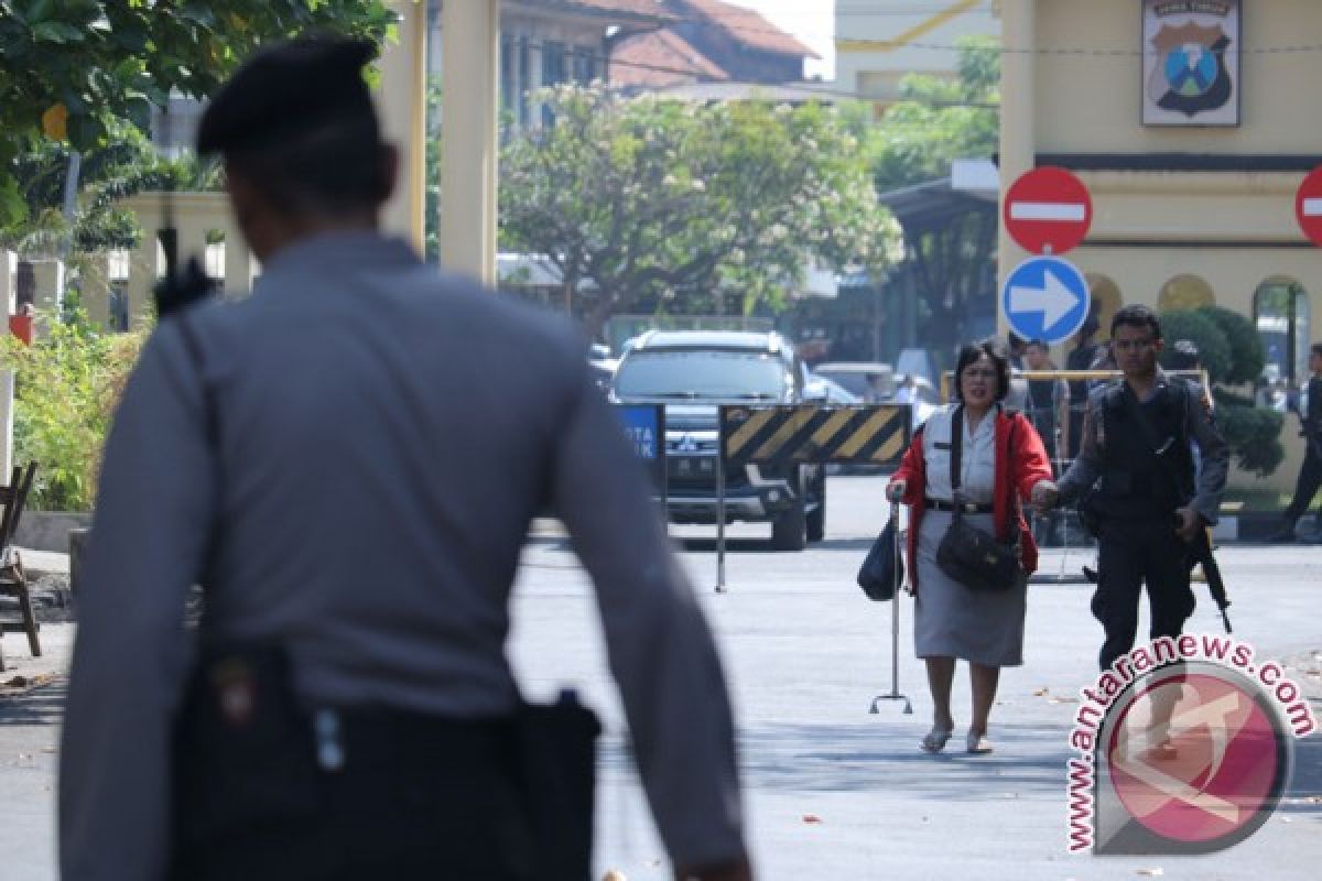 Explosion occurs at Surabaya police headquarters