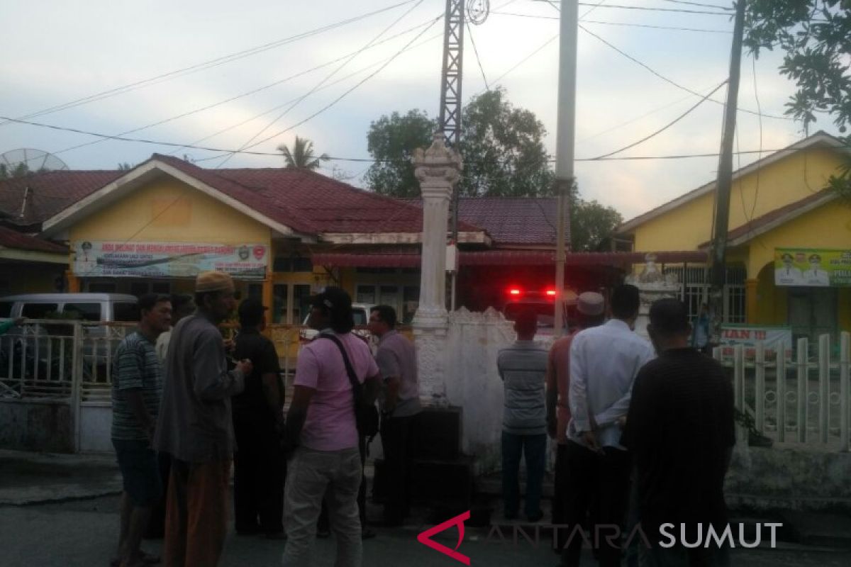 Petugas grebek rumah dihuni pria mencurigakan