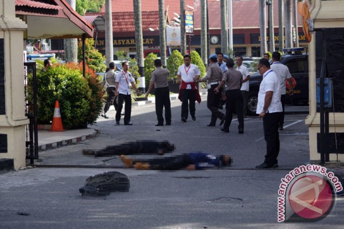 Tiga penyerang Polda Riau tewas