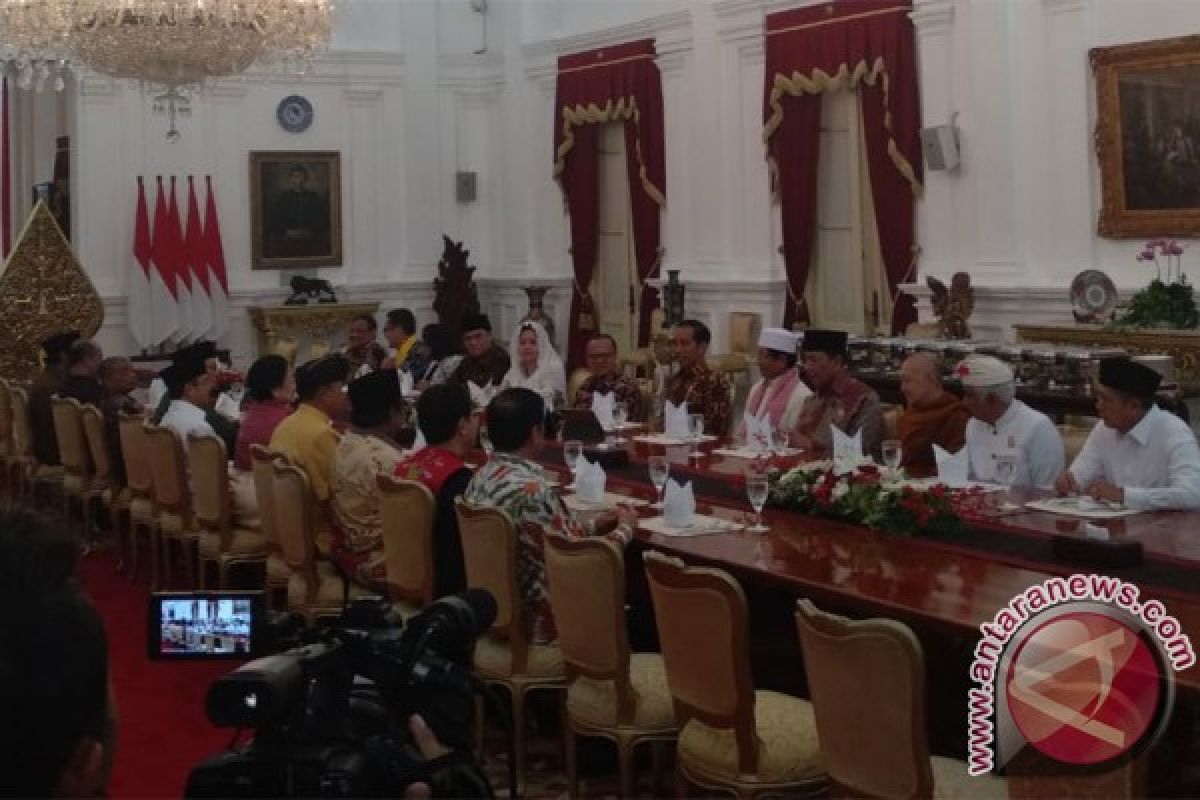 Presiden makan siang bersama para tokoh agama