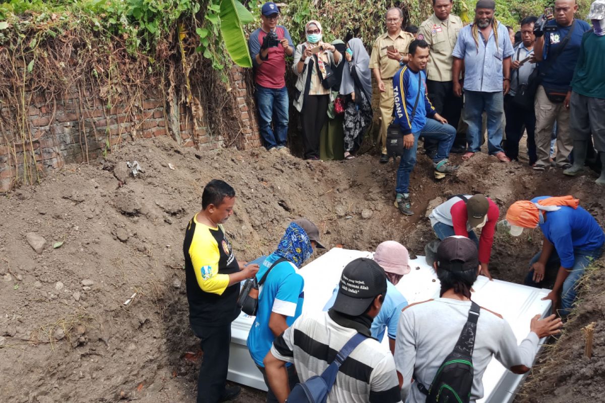 Empat Terduga Teroris Dimakamkan di Sidoarjo